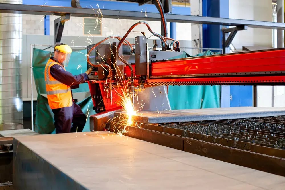 Plasma cutting 1300mm+ steel with PP Group operator - 1