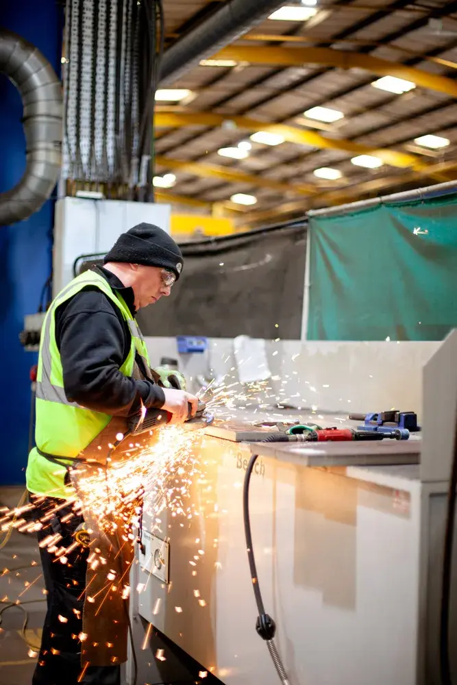 Manual deburring service with PP Group Operator - 3