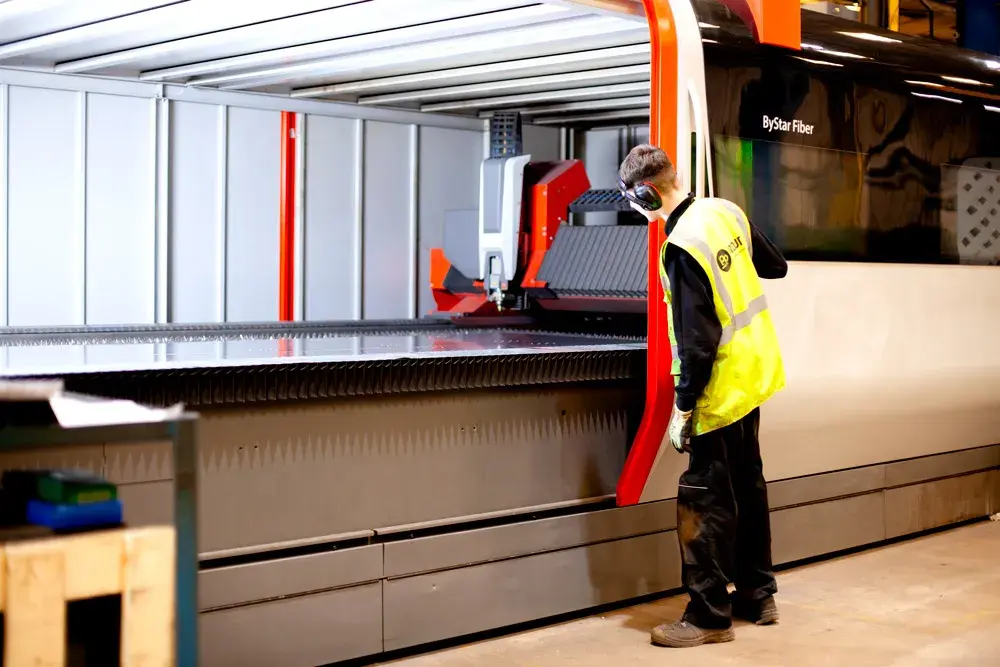 15KW Laser cutting machine with PP Group operator - door open 2