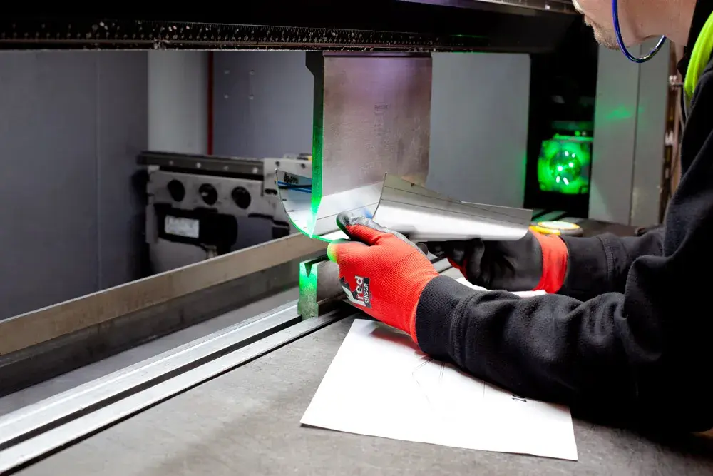 Highly detailed metal press braking - 2